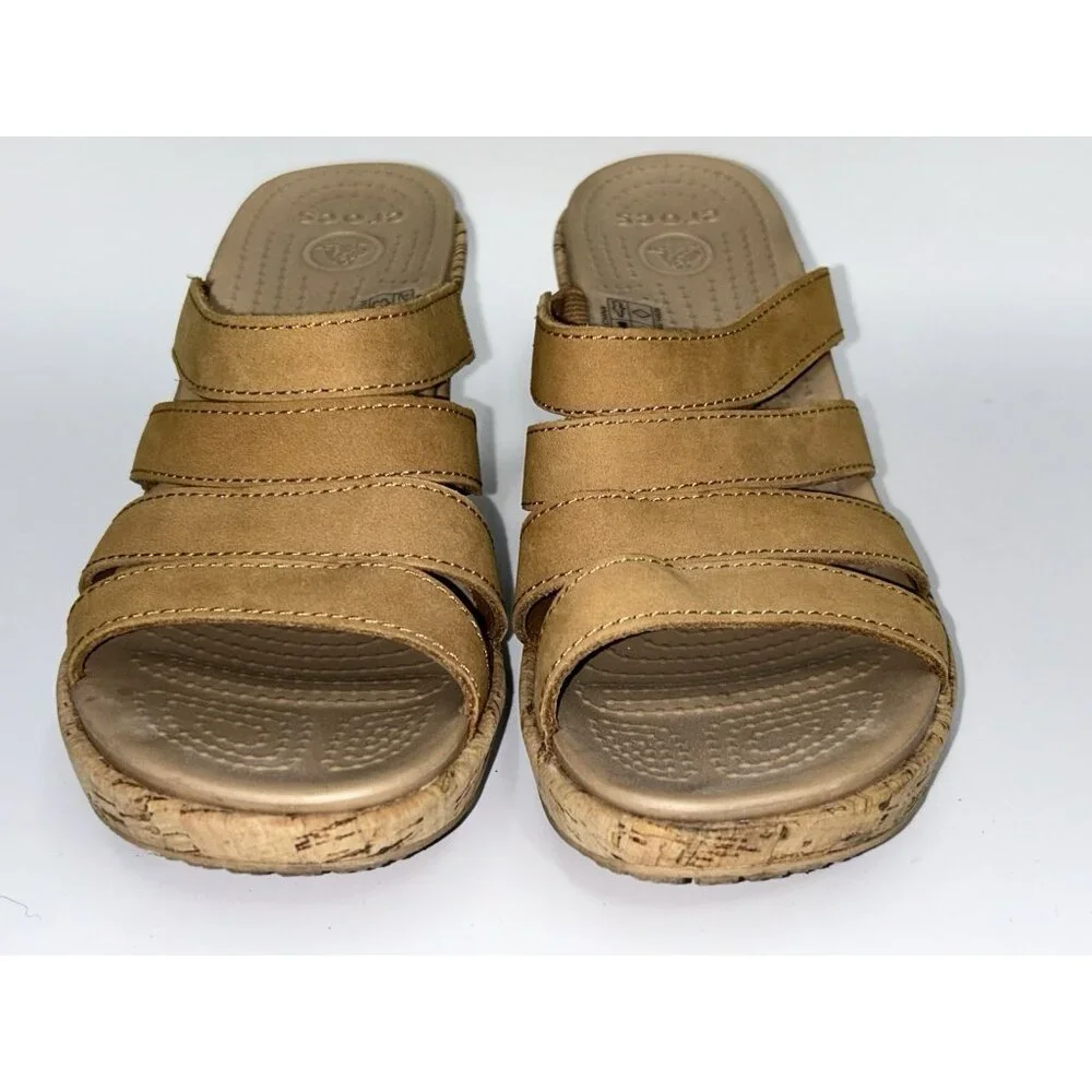 Crocs A leigh Wedge Sandal Womens 8 Camel Tan Leather Strappy Slide Cork Wedge